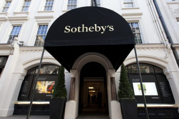 Accionistas de Sotheby’s aprobaron venta de casa de remates a Patrick Drahi