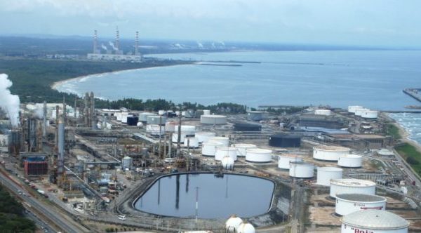 Nuevo derrame petrolero de refinería El Palito podría afectar zona turística de Boca de Aroa