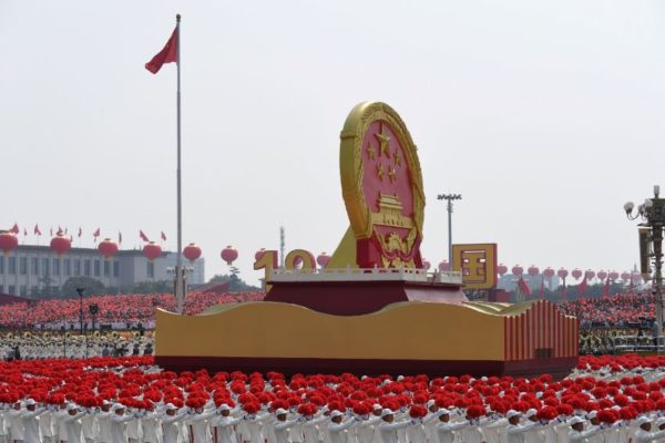 China exhibe su poder militar para celebrar 70 años de revolución