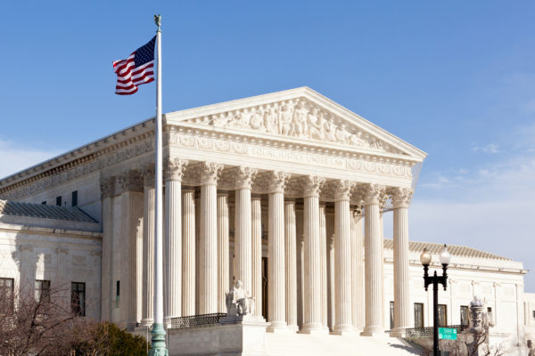 Amazon, Google y otras 140 empresas respaldan a los «soñadores» en el Tribunal Supremo de EE.UU.