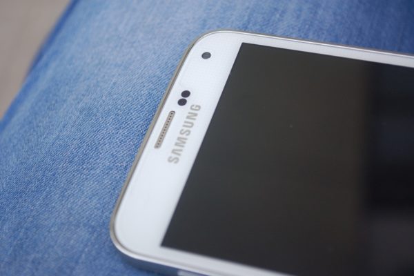 Samsung lanzará un celular que podría contar con un espectrómetro para escanear objetos