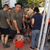 Inusual despliegue de soldados chinos para limpiar las calles de Hong Kong