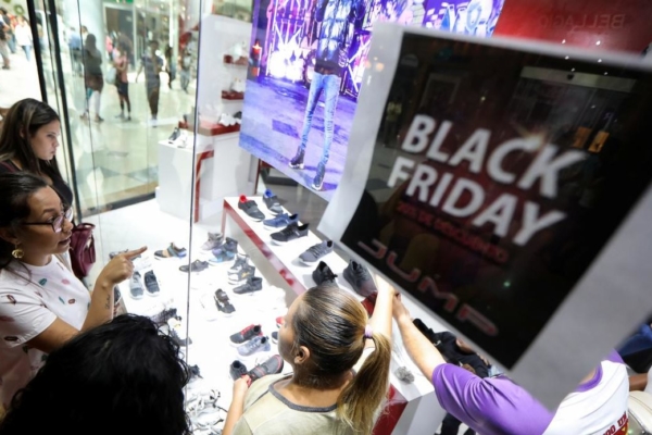Comercios se preparan para el Black Friday: liquidación de mercancía y descuentos hasta del 50%