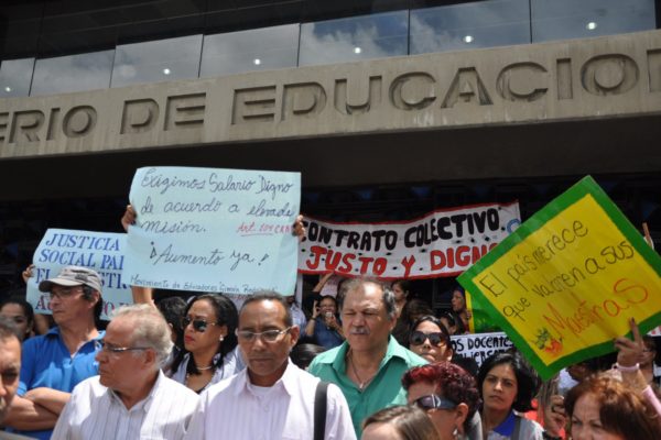 Docentes anuncian paro de 72 horas la próxima semana