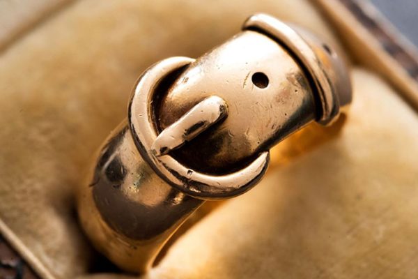 El «Indiana Jones del mundo del arte» encuentra anillo robado de Oscar Wilde