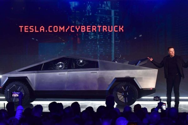 Tesla presentó la Cybertruck, su camioneta eléctrica a prueba de balas