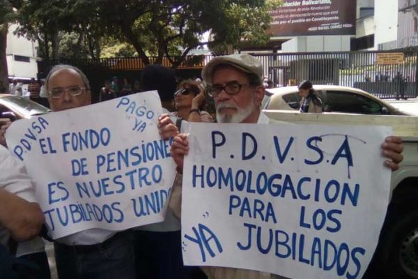 Jubilados exigen pago de deuda del fondo de pensiones a Pdvsa