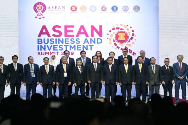 La cumbre de ASEAN arranca con el foco centrado en un megatratado comercial