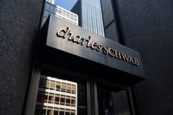 Casa de corretaje Charles Schwab adquiere a rival TD Ameritrade por 26.000 millones de dólares