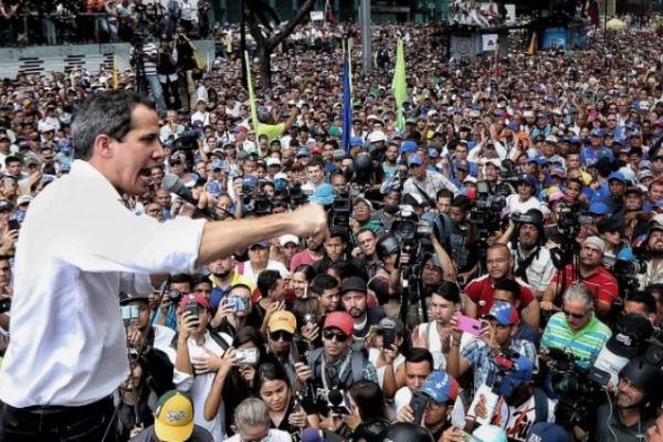 Guaidó en protesta caraqueña: «tenemos que insistir hasta lograr la libertad»