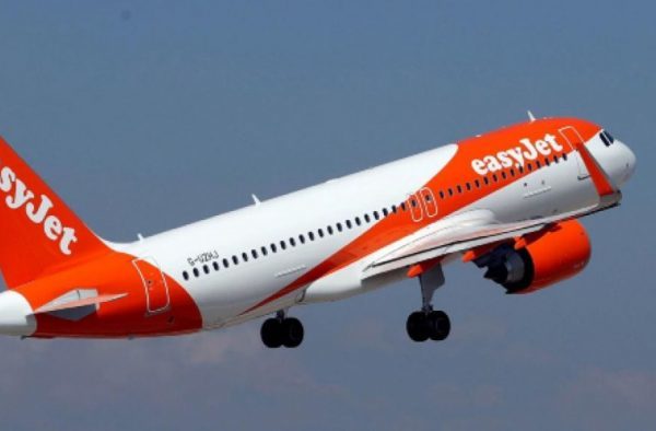 EasyJet advierte del coste de las vacaciones en el exterior por test de COVID-19