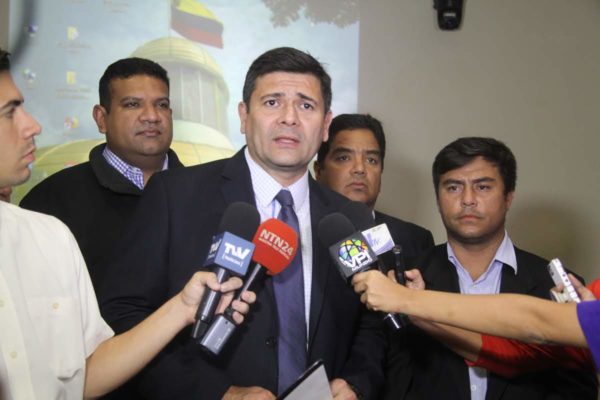 Diputado Superlano renuncia a la presidencia de la Comisión de Contraloría del Parlamento