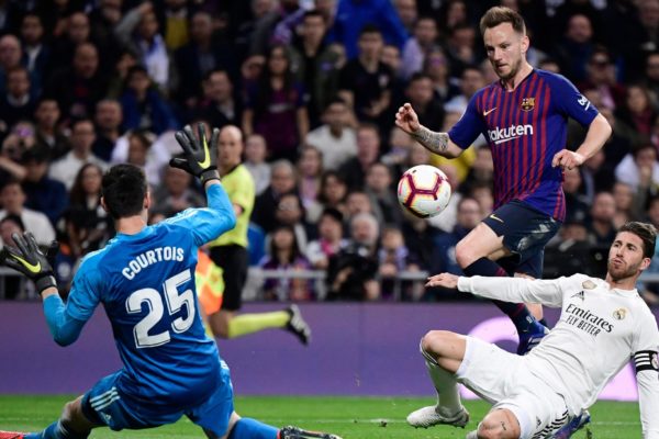Barcelona y Real Madrid empatan 0-0 en el clásico liguero español