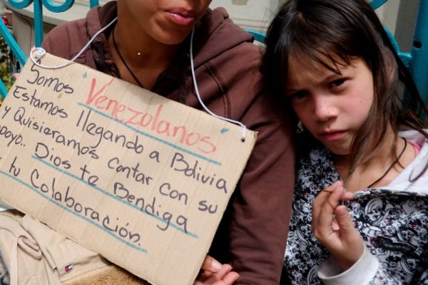 Migrantes venezolanos en Bolivia: «Aquí al menos comemos»