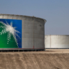 Beneficio del gigante petrolero saudita Aramco se hundió 73,4% en segundo trimestre