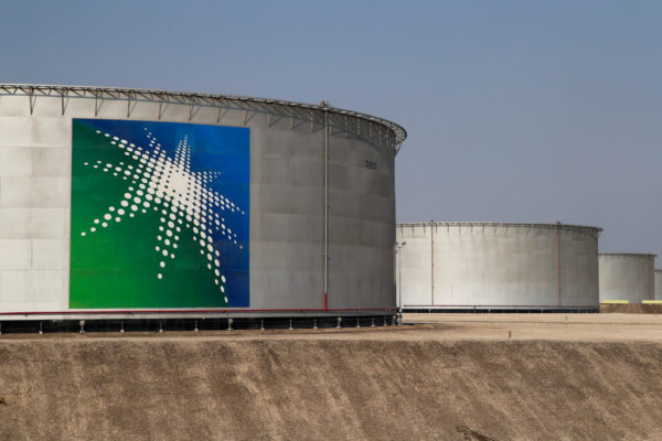 Beneficio del gigante energético saudita Aramco cayó 44,4% en 2020