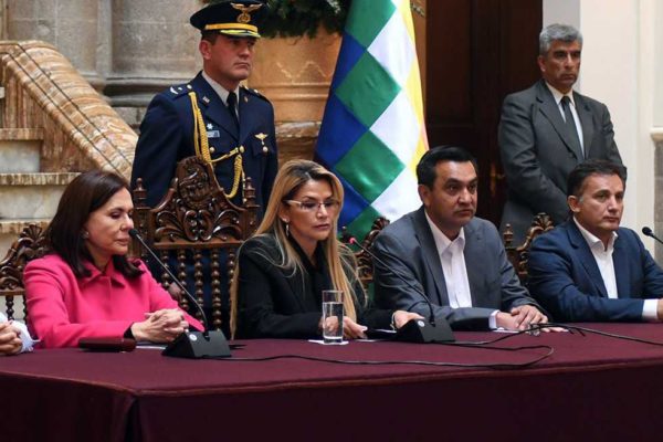 Bolivia expulsa a diplomáticos de México y España y Madrid responde en reciprocidad