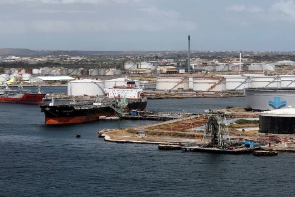 Refinería de Curazao reemplaza a Pdvsa y adjudica a petrolera SPS oferta de arrendamiento de tanques