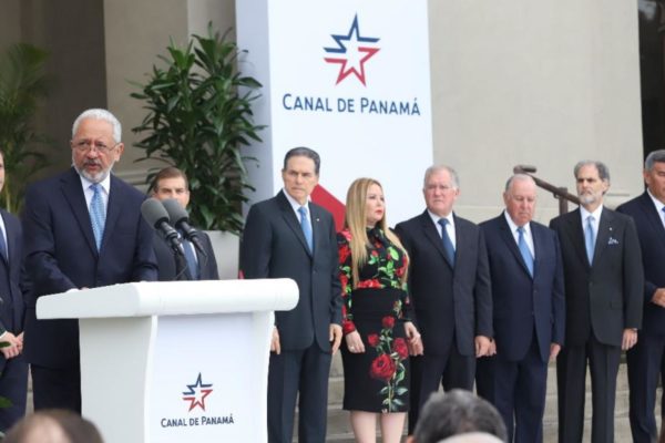 Salario de $26.600 mensuales a jefe del Canal crea polémica en Panamá