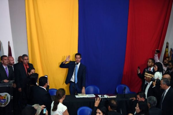 Guaidó apela otra vez a la Fuerza Armada para concertar transición política
