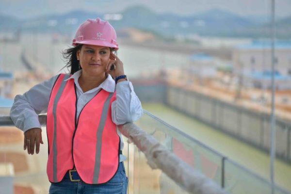 Una mujer asume por primera vez la subadministración del Canal de Panamá