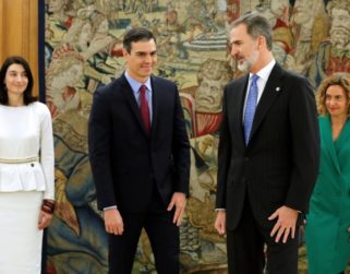 Sánchez asume «gobierno moderado» con Podemos en España
