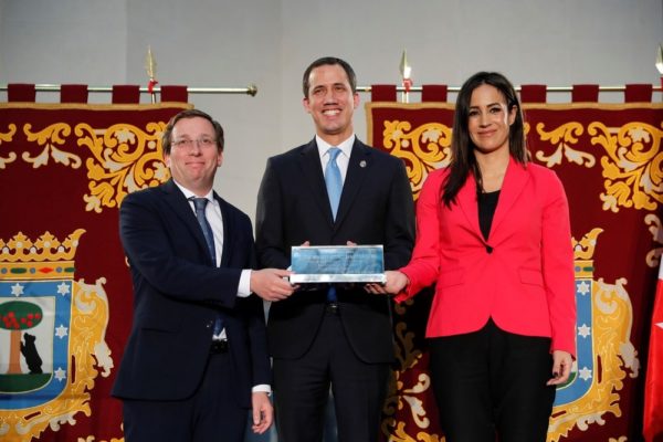 Guaidó recibe Llave de Oro de Madrid: un reconocimiento a los jefes de Estado