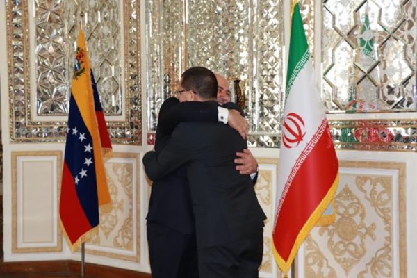 Ministro de Exteriores iraní recibe al canciller de Venezuela en Teherán