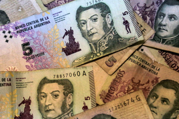 Billetes de 5 pesos saldrán de circulación en Argentina a fin de mes