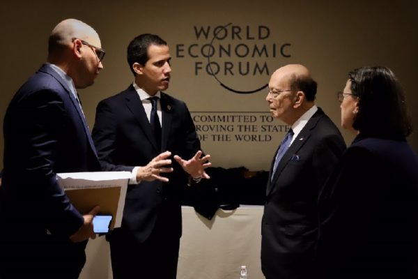 Guaidó descartó nuevas negociaciones con Maduro en Davos