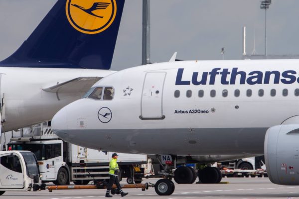 Personal de tierra de Lufthansa convocó a una huelga y exigió un aumento salarial de 9,5%