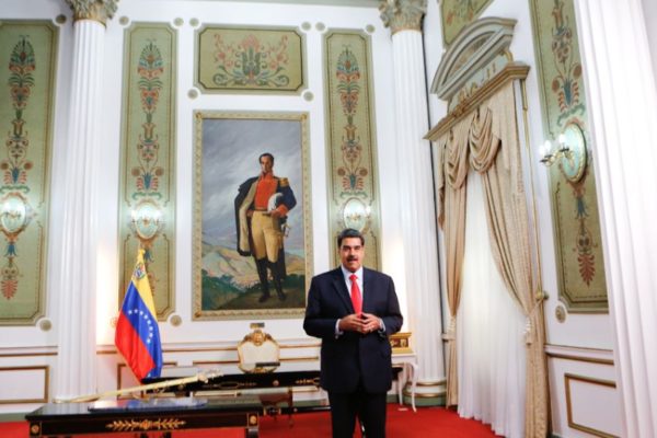 Maduro sentencia que Cadivi no volverá y promete créditos en petros a Pymes