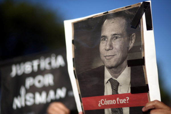 Fuerte tono opositor en acto en homenaje a fiscal Nisman en Argentina