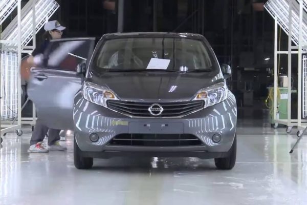 Nissan niega que esté considerando romper su alianza con Renault