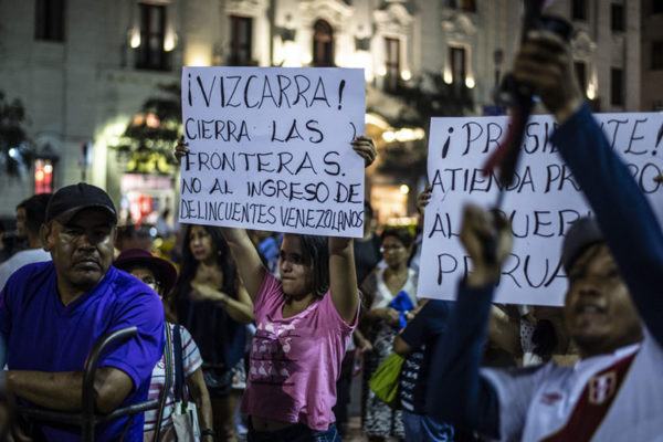 Cientos de peruanos marcharon contra migración venezolana con mensajes xenófobos