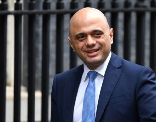 Dimite ministro británico de finanzas en plena reestructuración gubernamental