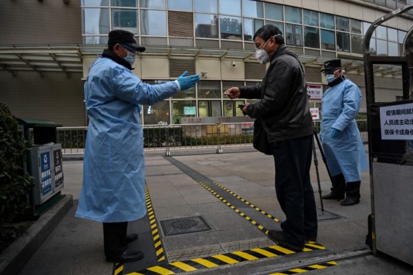 OMS: hay más casos diarios del nuevo coronavirus en el mundo que en China