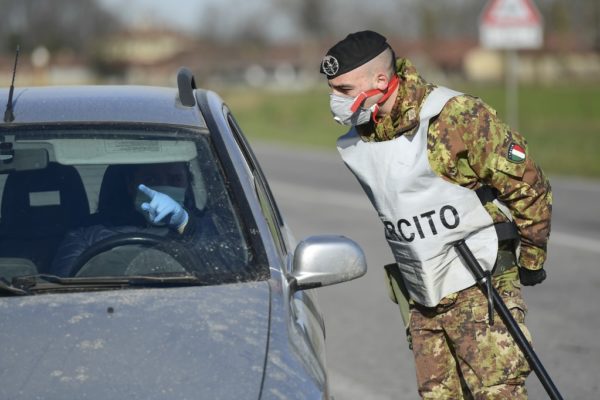 Italia moviliza al ejército para controlar rebrotes de coronavirus