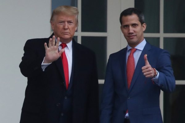 Trump recibe a Guaidó como Presidente el día en que lo absuelve el Senado