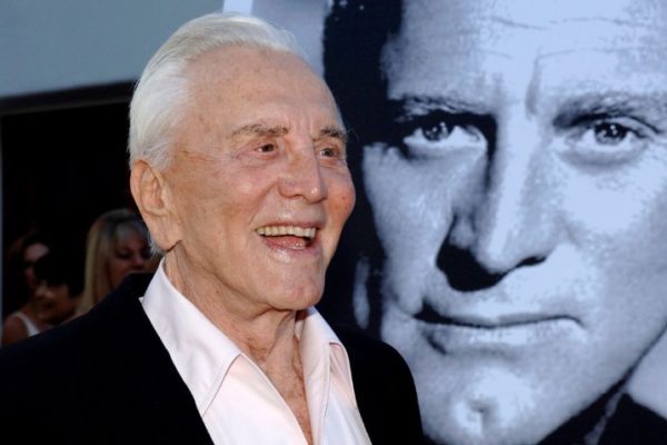 Se fue Kirk Douglas, un hombre que cambió al cine y se hizo a pulso una leyenda