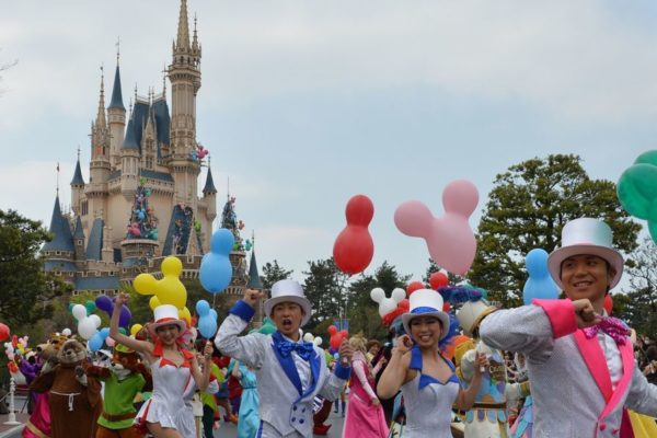 Parques de Disney en Tokio cerrarán por dos semanas, ante temores por coronavirus