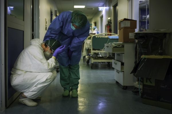 Italia registra cerca de 1.000 muertes en 24 horas por coronavirus