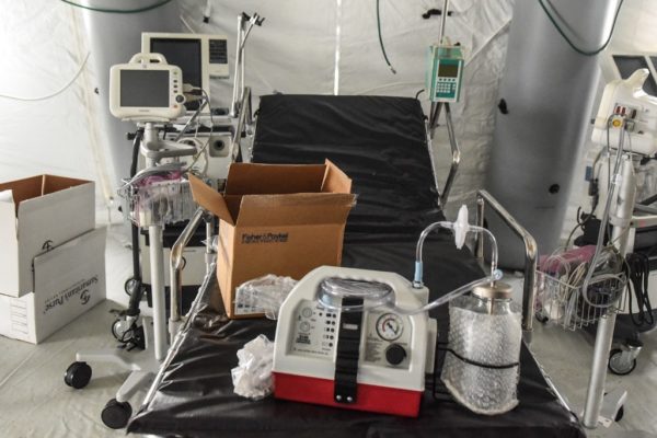 Industriales crean consorcio para fabricar 10.000 respiradores para hospitales en Francia