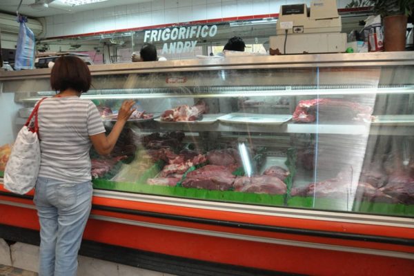 «No es regulación, sino concertación»: instalan mesas de trabajo para fijar precios de carnes y cereales