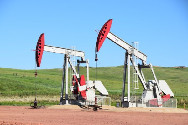 Petróleo de Texas sube 12,95% hasta 23,03 dólares por recorte de producción