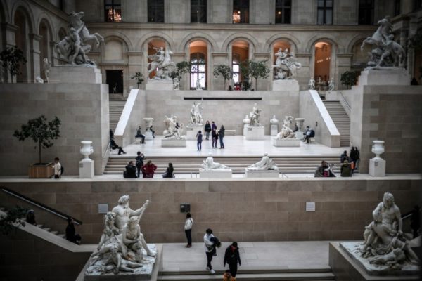 El coronavirus cerró el Museo del Louvre en París este 1 de marzo