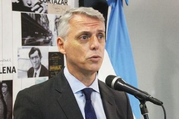 El jefe de la Embajada argentina en Venezuela tiene coronavirus