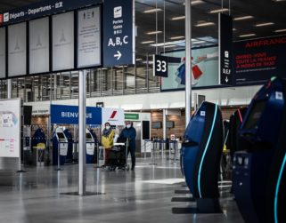 OMS: No debe exigirse vacuna a viajeros si aún no está disponible globalmente