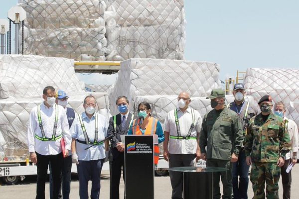 Delcy Rodríguez recibe nueva carga de ayuda técnica humanitaria de China