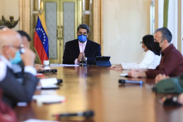 Maduro garantiza combustible a sectores priorizados y «todo lo que necesite el empresariado»